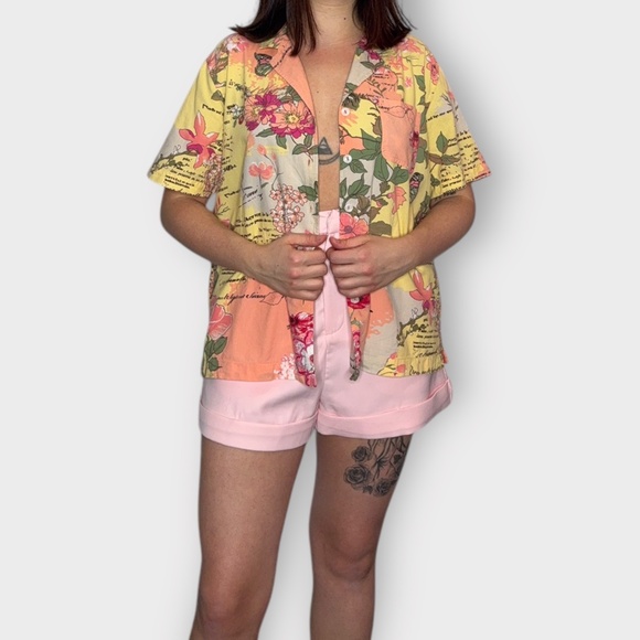 Vintage 1990s Botanical Hawaiian Style, Rayon Short Sleeve Button Down, Blouse - Picture 2 of 6